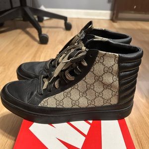 Gucci High Tops / Size 7 1/2 ( fits like a 9-9.5 ) / New / Black w Gucci print
